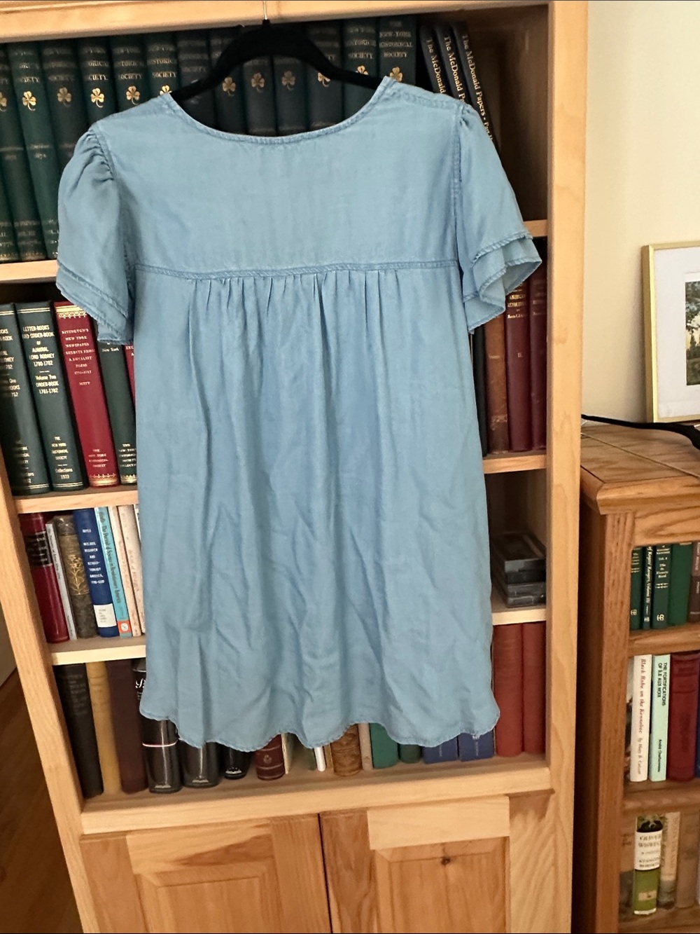 Jane and Delancey Light Blue Pintuck V-Neck Short Sleeve Top - Picture 3 of 3